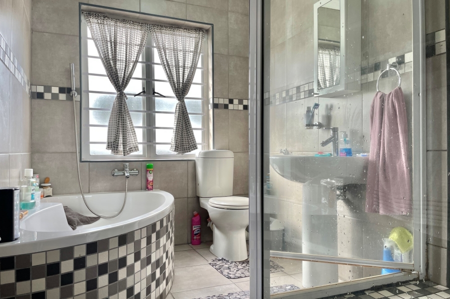 2 Bedroom Property for Sale in Ottery Western Cape